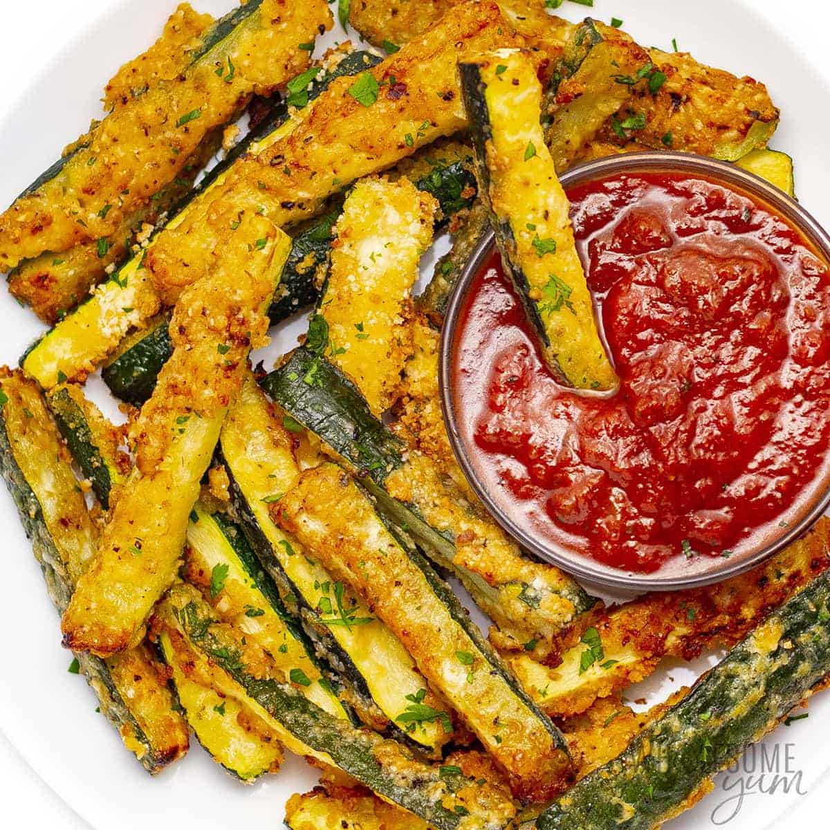 https://recipeshuffle.com/wp-content/uploads/2022/12/wholesomeyum-Baked-Zucchini-Fries-12.jpg