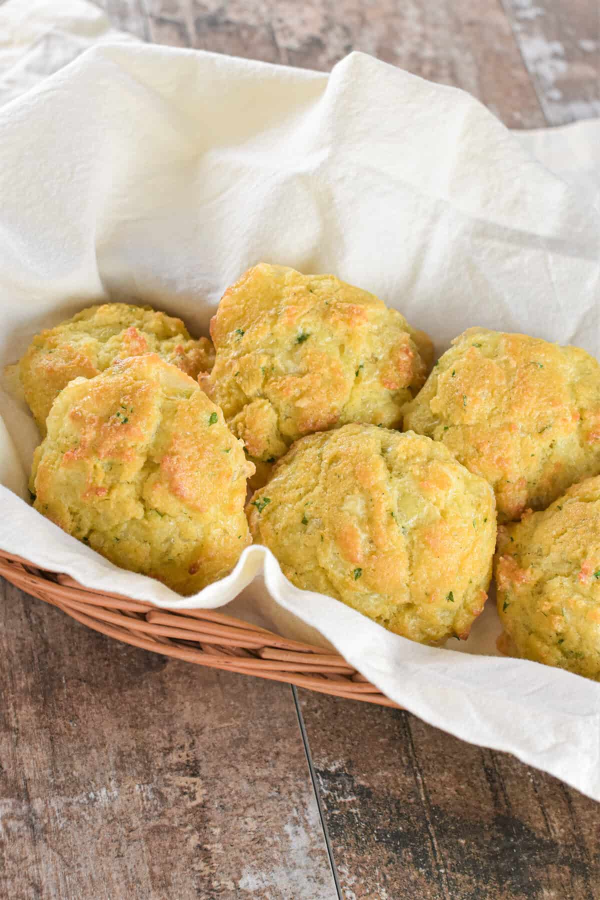 Low-carb biscuits on a kitchen napkin in a basket.